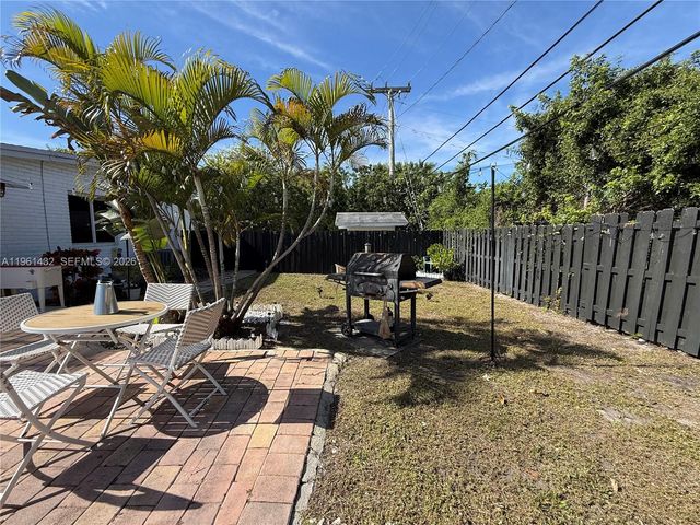299 NE 46th St, Deerfield Beach, FL 33064