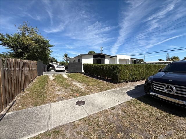 299 NE 46th St, Deerfield Beach, FL 33064