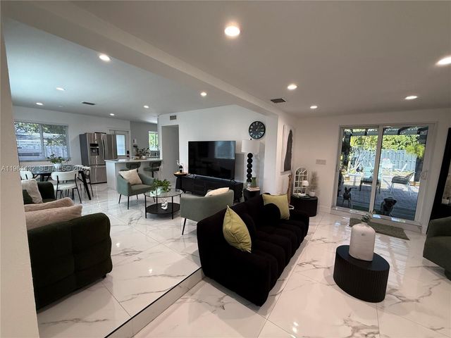 299 NE 46th St, Deerfield Beach, FL 33064