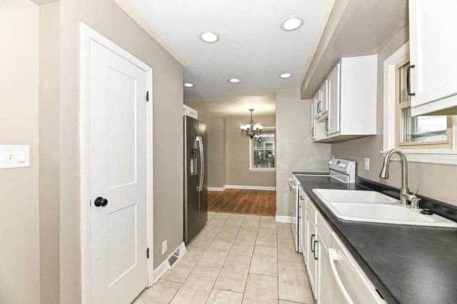 1018 E Wilbur AVENUE, Milwaukee, WI 53207