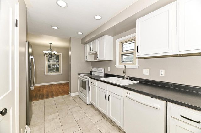 1018 E Wilbur AVENUE, Milwaukee, WI 53207