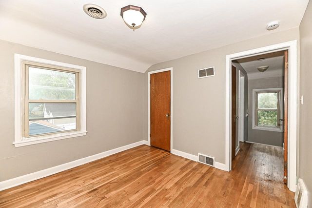 1018 E Wilbur AVENUE, Milwaukee, WI 53207