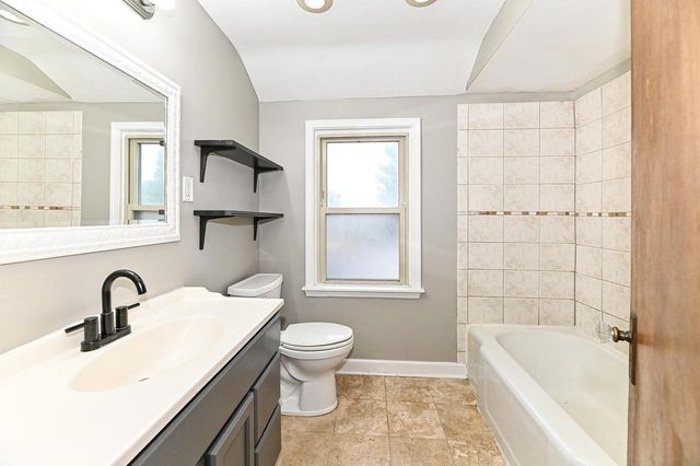1018 E Wilbur AVENUE, Milwaukee, WI 53207