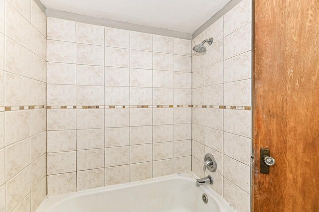 1018 E Wilbur AVENUE, Milwaukee, WI 53207