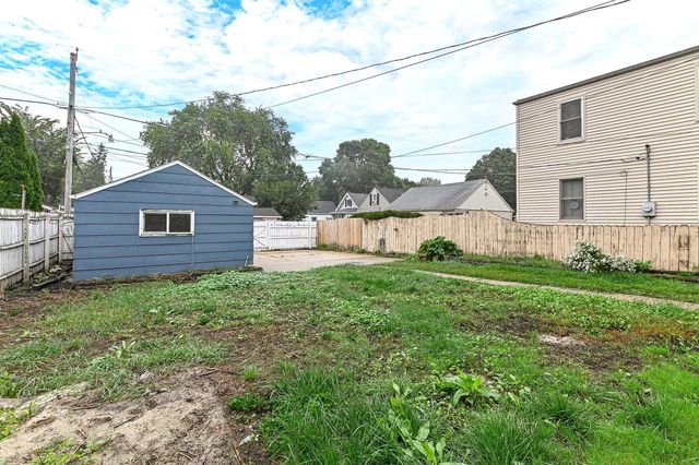 1018 E Wilbur AVENUE, Milwaukee, WI 53207