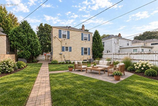 1018 E Wilbur AVENUE, Milwaukee, WI 53207