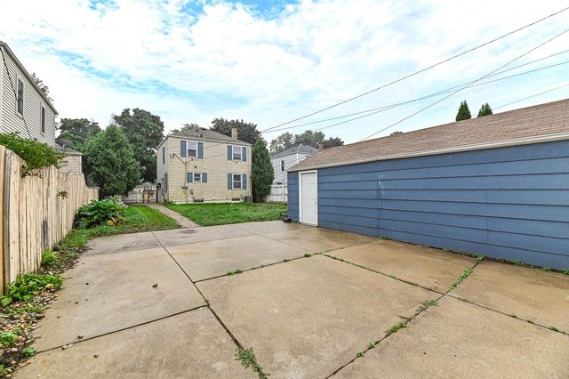 1018 E Wilbur AVENUE, Milwaukee, WI 53207
