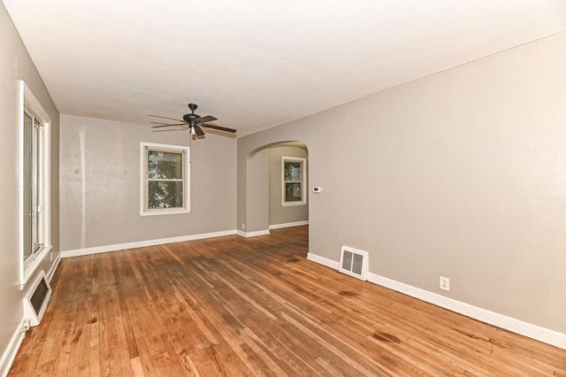 1018 E Wilbur AVENUE, Milwaukee, WI 53207