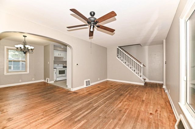 1018 E Wilbur AVENUE, Milwaukee, WI 53207