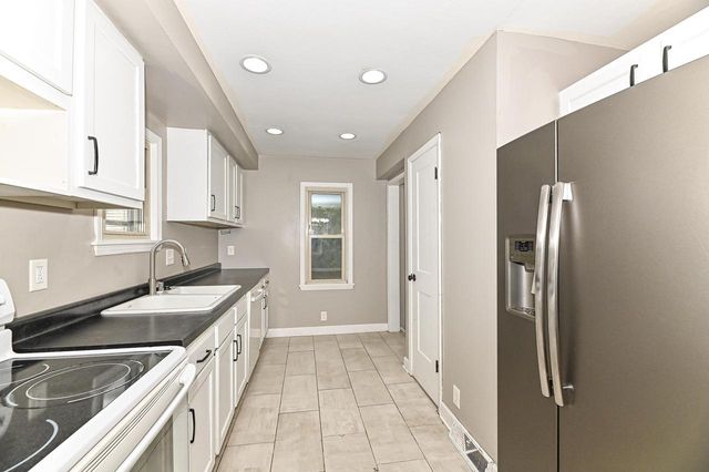 1018 E Wilbur AVENUE, Milwaukee, WI 53207