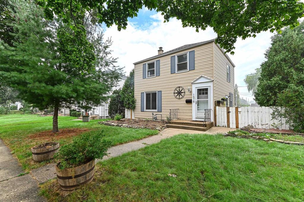 1018 E Wilbur AVENUE, Milwaukee, WI 53207