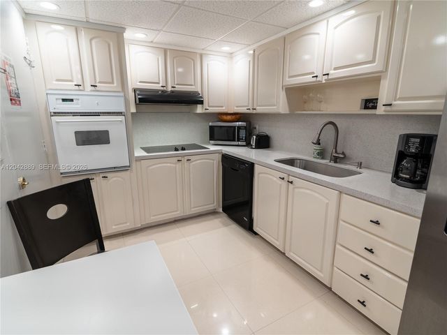 4001 S Ocean Drive 8J, Hollywood, FL 33019