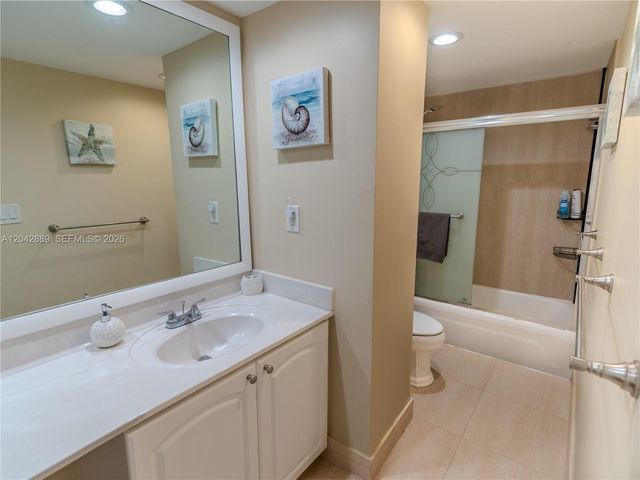 4001 S Ocean Drive 8J, Hollywood, FL 33019