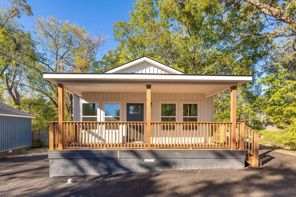 243 Sagers Lane, Hollister, MO 65672