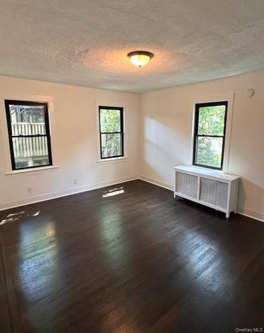 26 W Devonia Avenue 1, Fleetwood, NY 10552