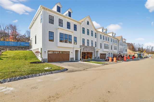 1833 Soundview Court, Yorktown Heights, NY 10598