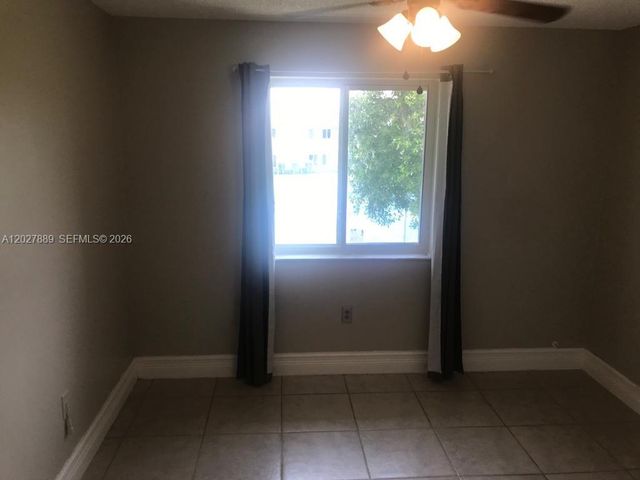 6740 NW 175th Ln L-20, Hialeah, FL 33015
