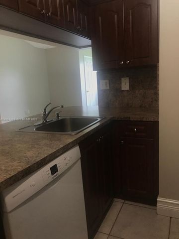 6740 NW 175th Ln L-20, Hialeah, FL 33015