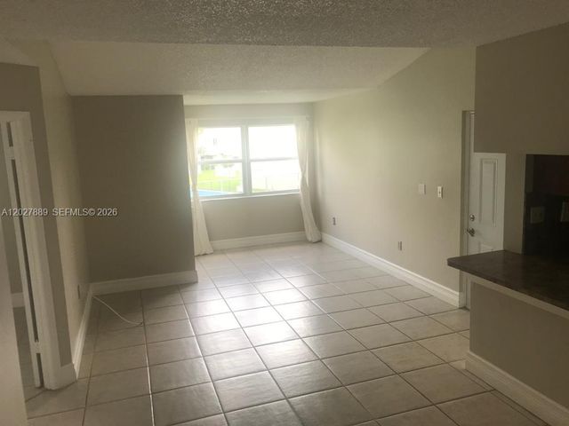 6740 NW 175th Ln L-20, Hialeah, FL 33015