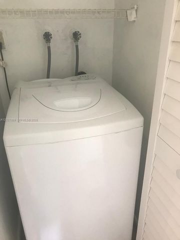 6740 NW 175th Ln L-20, Hialeah, FL 33015