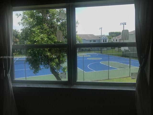6740 NW 175th Ln L-20, Hialeah, FL 33015