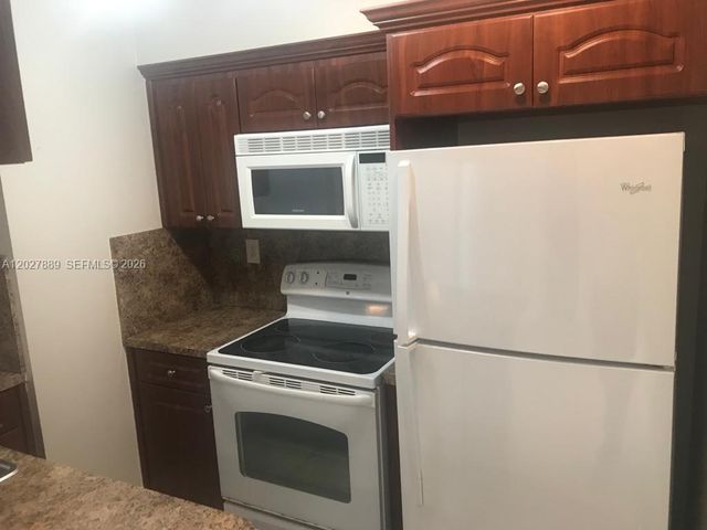 6740 NW 175th Ln L-20, Hialeah, FL 33015