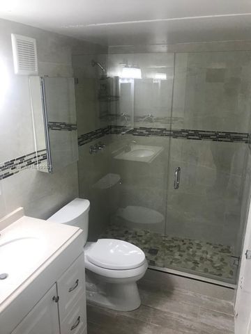 6740 NW 175th Ln L-20, Hialeah, FL 33015