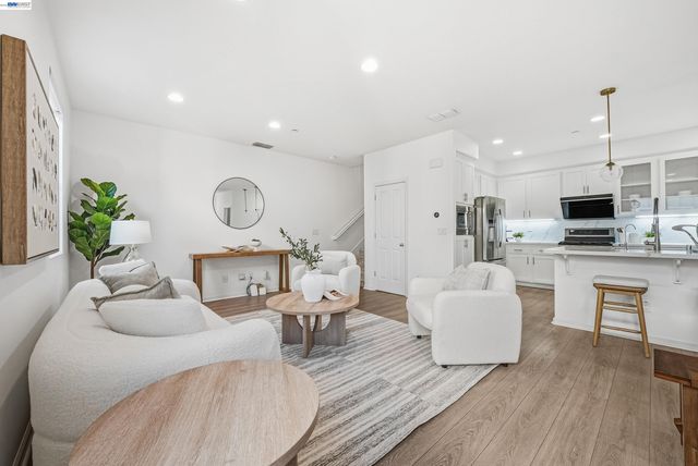 1226 Creekside Way, Milpitas, CA 95035