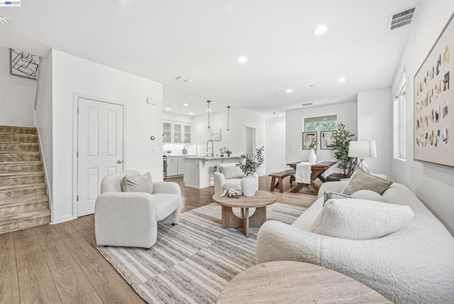 1226 Creekside Way, Milpitas, CA 95035