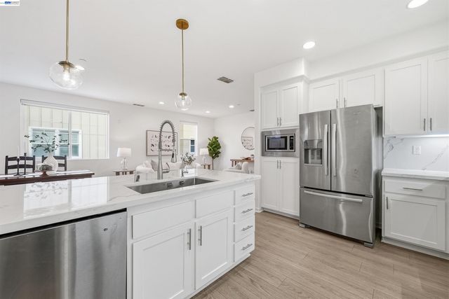 1226 Creekside Way, Milpitas, CA 95035