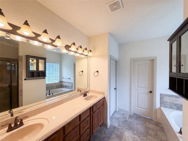 121 Rey Del Mar Circle, Weatherford, TX 76085