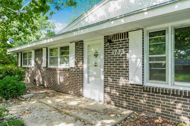 1733 Vaughn Drive, Manhattan, KS 66502