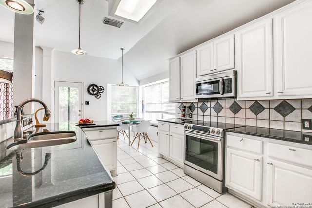 9227 BRAE MOSS, San Antonio, TX 78249