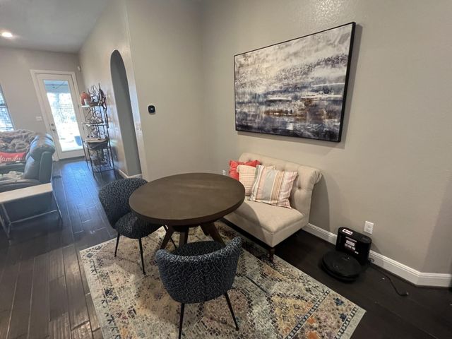 404 Peakside CIR, Dripping Springs, TX 78620