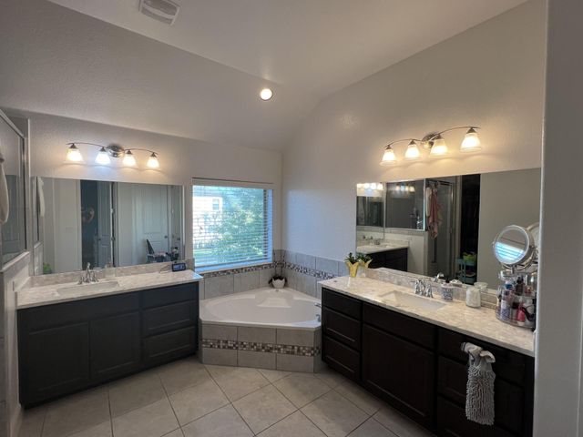 404 Peakside CIR, Dripping Springs, TX 78620