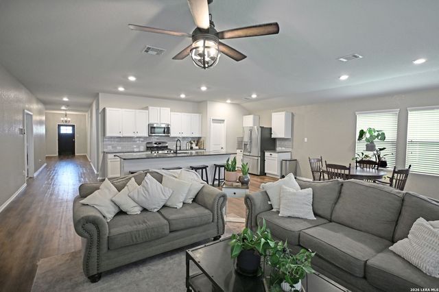 447 AGAVE FLATS DR, New Braunfels, TX 78130