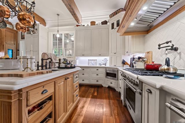 5376 Live Oak Dr, St Francisville, LA 70775