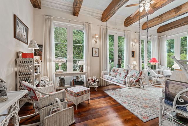 5376 Live Oak Dr, St Francisville, LA 70775