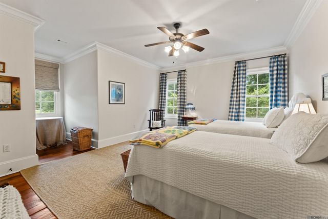 5376 Live Oak Dr, St Francisville, LA 70775