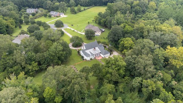 5376 Live Oak Dr, St Francisville, LA 70775