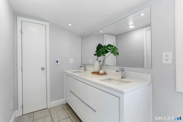 8 Iris Lane, Westport, CT 06880