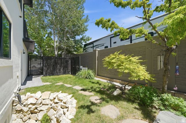 2320 E CAPRICE CT, Holladay, UT 84124