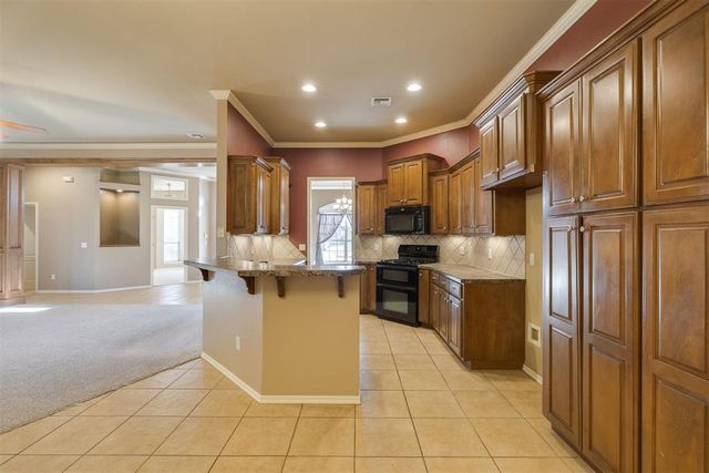 10717 NW 37th Street, Yukon, OK 73099