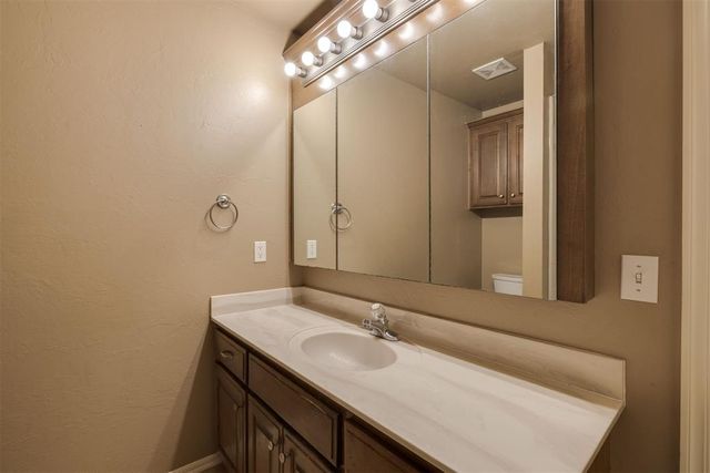 10717 NW 37th Street, Yukon, OK 73099