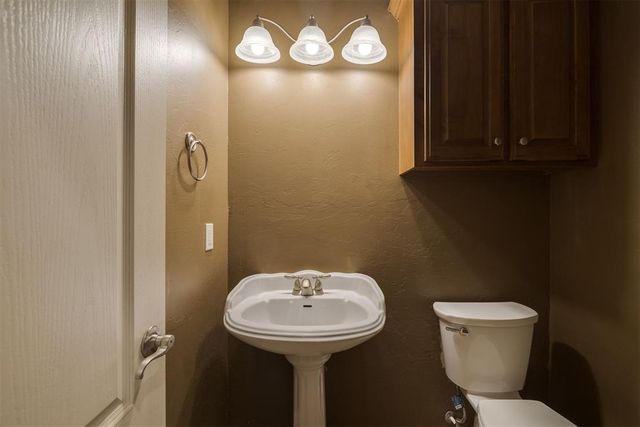 10717 NW 37th Street, Yukon, OK 73099