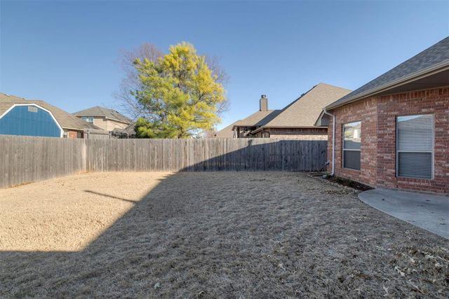 10717 NW 37th Street, Yukon, OK 73099