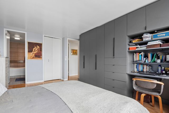 655 W IRVING PARK Road 2301, Chicago, IL 60613