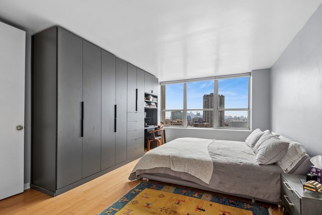 655 W IRVING PARK Road 2301, Chicago, IL 60613