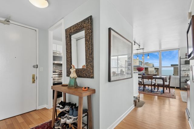 655 W IRVING PARK Road 2301, Chicago, IL 60613