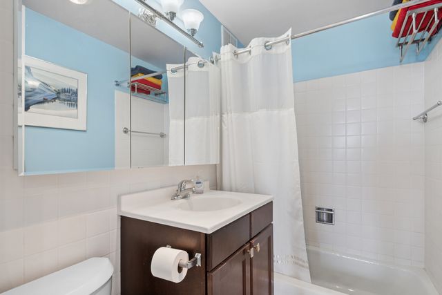 655 W IRVING PARK Road 2301, Chicago, IL 60613